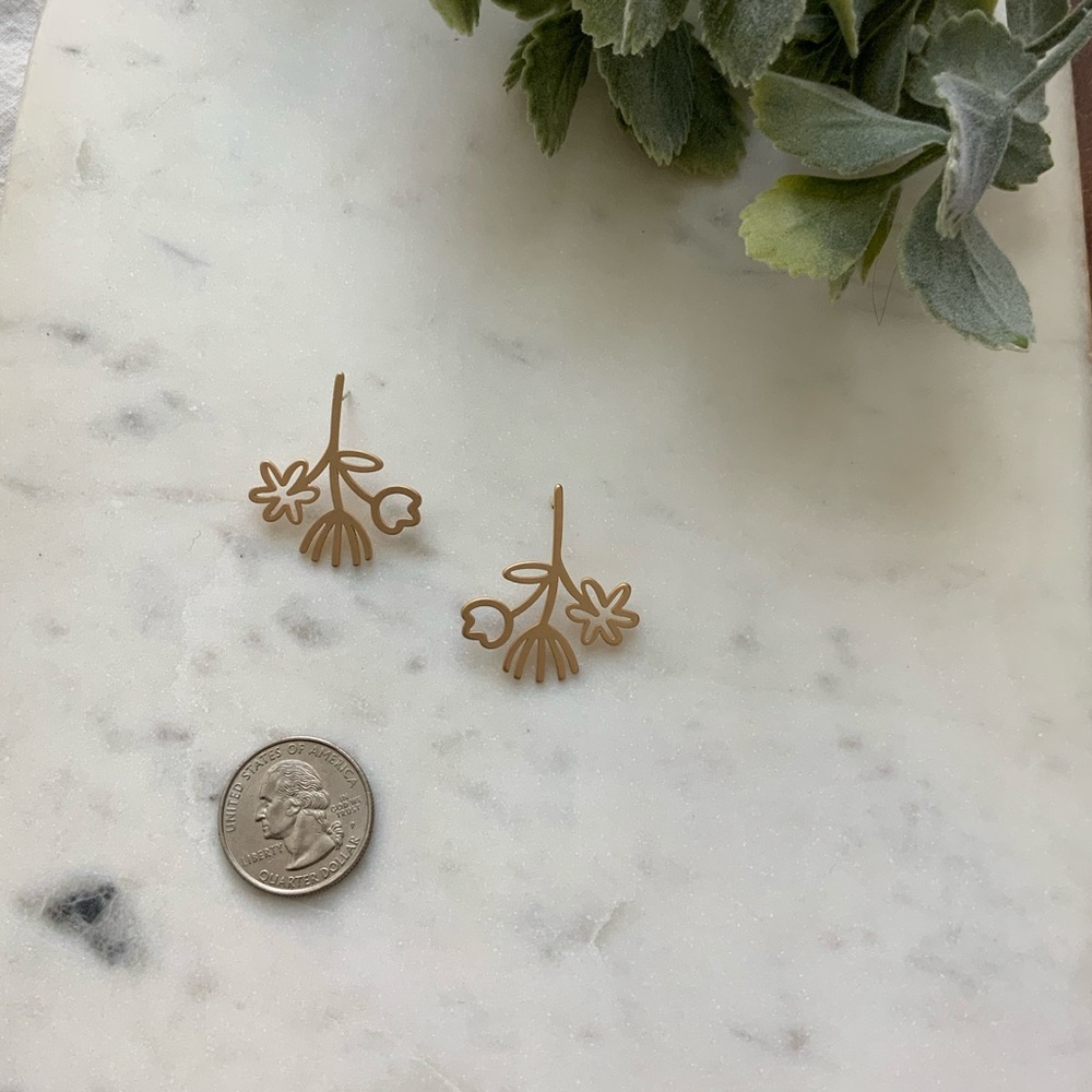 The Gillian - Dainty Flower Matte Stud Earrings - Picture 3 of 5